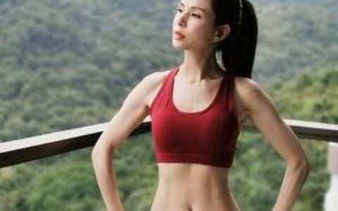 李若彤堅持健身20年，年近50馬甲線清晰，告訴你好身材與年齡無關