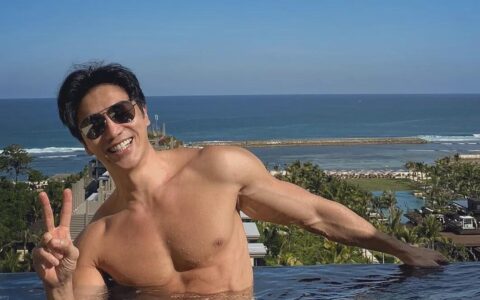 57歲大叔保持肌肉身材，讓人無數網友羨慕！