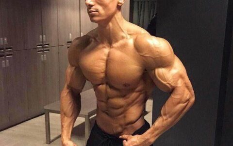 6個動作，虐爆三角肌，高效練肩，助你練出寬厚肩膀，充滿力量