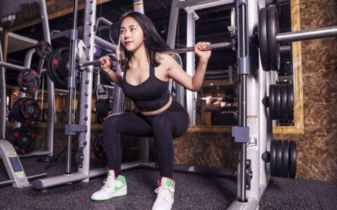 健身期間無論男女，為什麼建議你多做深蹲？練腿好處太多