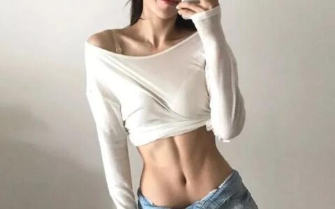 她被稱為「最美馬甲線女神」，完美的身材特別吸睛，怎麼練出來的