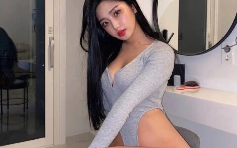 95後鋼琴老師「微胖天花板」身材讓人直呼：火辣上頭！