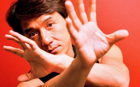巔峰成龍的身材有多炸裂？一枚妥妥的肌肉猛男