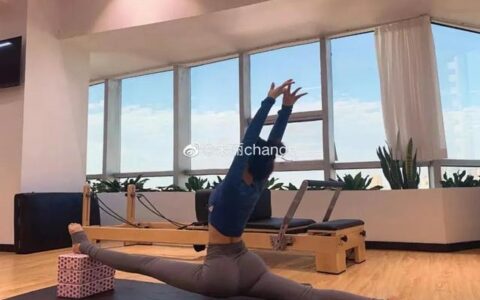 一字馬女神的細腰翹臀，36D胸圍，讓人無法抵抗