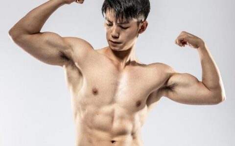 長期擼鐵的肌肉男，停止健身後會發生5個變化