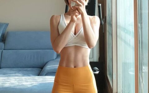 居家客廳徒手核心訓練方案，4個動作暴汗燃脂瘦肚腩，燃爆腹肌
