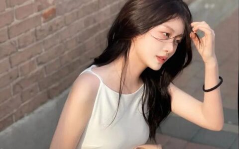 當171cm空姐脫下制服穿上包臀裙！這畫面太美我不敢看…