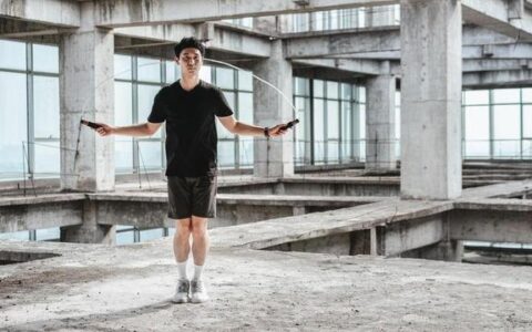 跑步 VS 跳繩，哪者燃脂效率更佳？你會選擇哪一項？