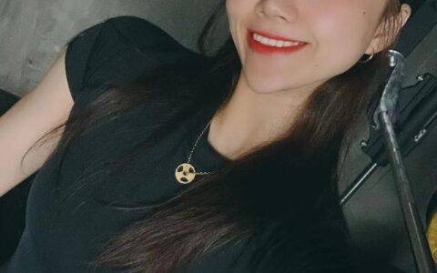 當空姐當上健美選手，網友都不淡定了：想買票搭她的航班
