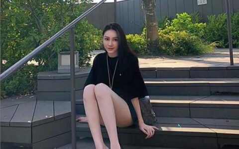 台灣健身女孩韓介懿，因大長腿網絡走紅，尤為喜愛「硬拉」