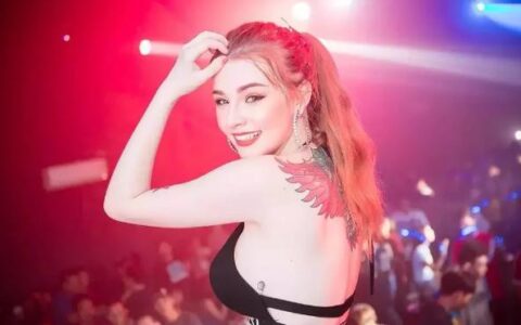 21歲泰國混血模特，天使面孔，傲人身材，美得太過分，羨慕嗎？