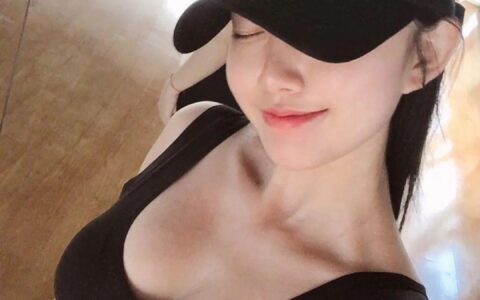 甜美顏值，尤物身材，圓潤翹臀這樣的健身女孩，女生都會喜歡！