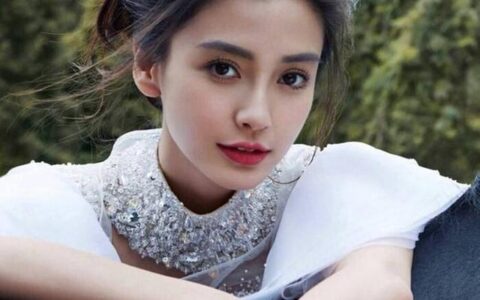 楊穎的美背是怎樣練成的，練習這四個瑜伽動作，你也可以練成