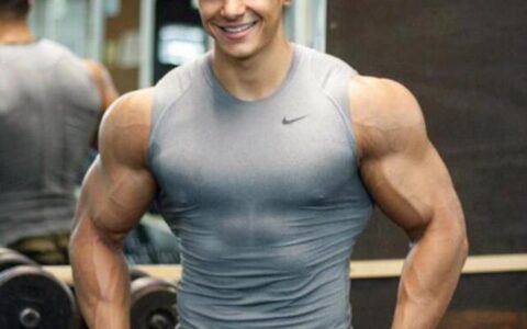 瘦子也能成為肌肉男，安德烈用時間給出答復，當之無愧的健身王者