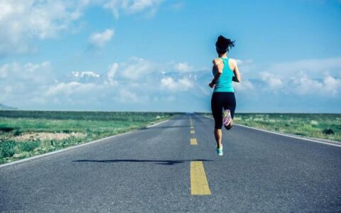 跑步 VS 跳繩，哪個燃脂效率更好？你適合哪項運動？