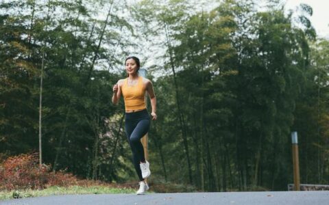 堅持跑步有什麼益處，跑步多少公里可以減肥？