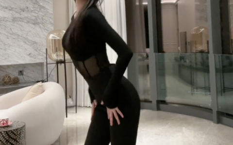 大長腿美女，身材火辣，這身材真讓人羨慕。