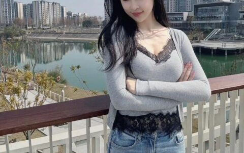 177厘米的大學老師，小蠻腰+大長腿，可甜可御，你會認真聽課嗎？