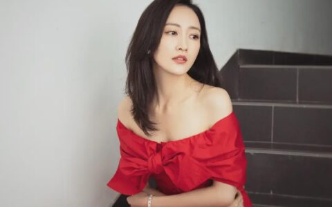 黑絲大長腿，性感又有女人味，誰誰不喜歡？