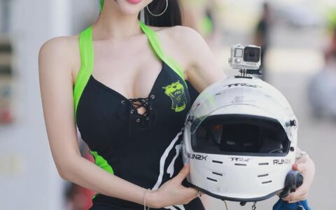 車模小姐姐這身材太炸了，一雙大長腿配蜜桃臀，你確定能頂得住嗎