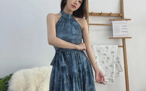 行走的衣架，可鹽可甜，一位甜美又性感的時尚美女