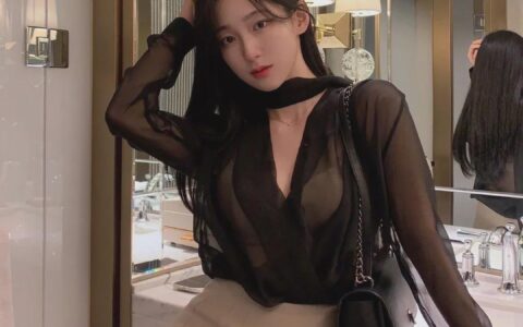 顏值妹子，極致腰臀比，這身材才是男人喜歡的身材，剛剛好