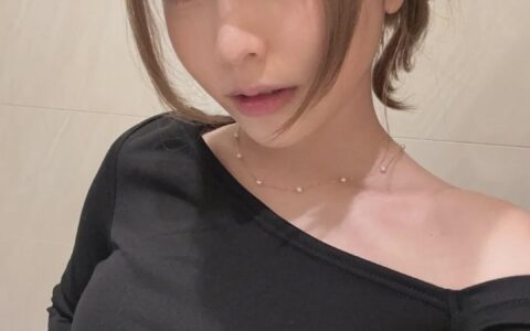 110萬粉絲的極品游戲女主播！這身材，網友都喊：「頂不住！」