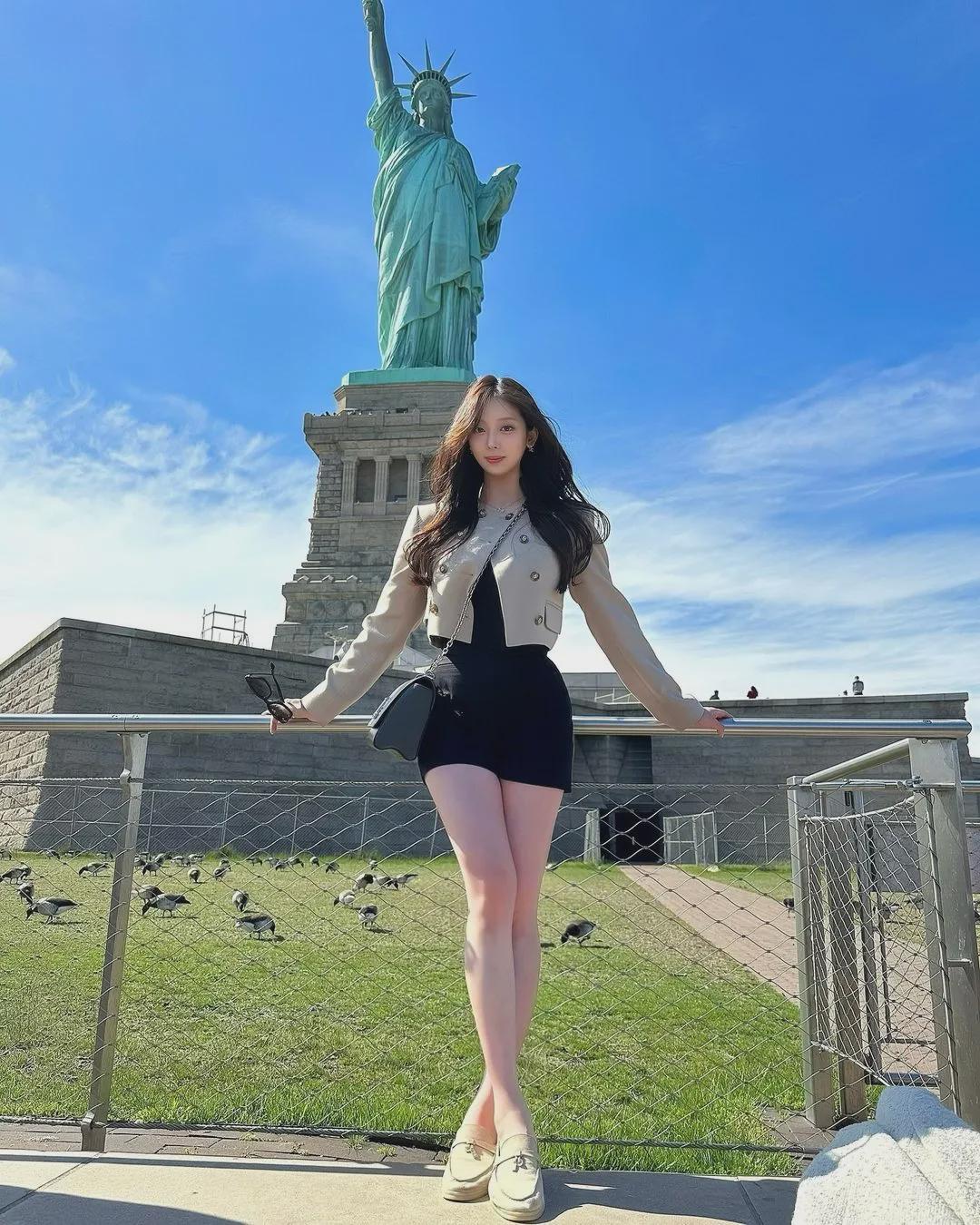 這個妹子有點「凶」，火辣身材大波浪