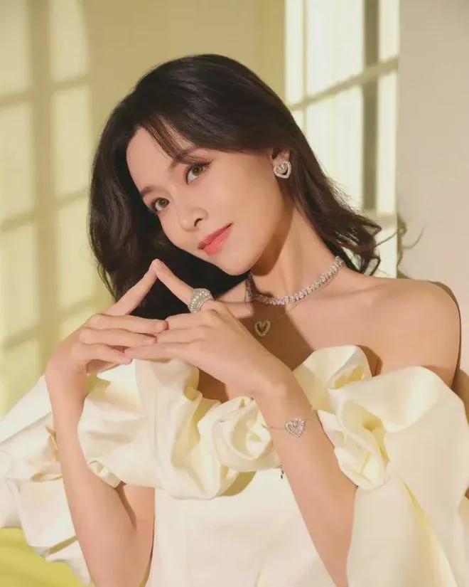 港風美人！性感火辣身材！真不愧是嫩模鼻祖