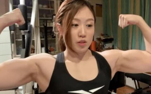 85後日本女生，一次連續做了12個引體向上，健身6年手臂肌肉強壯