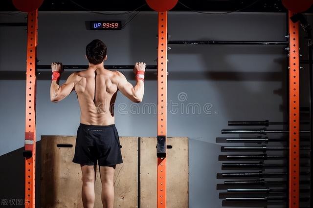 堅持引體向上有什麼好處？如何完成一個標準的引體向上？