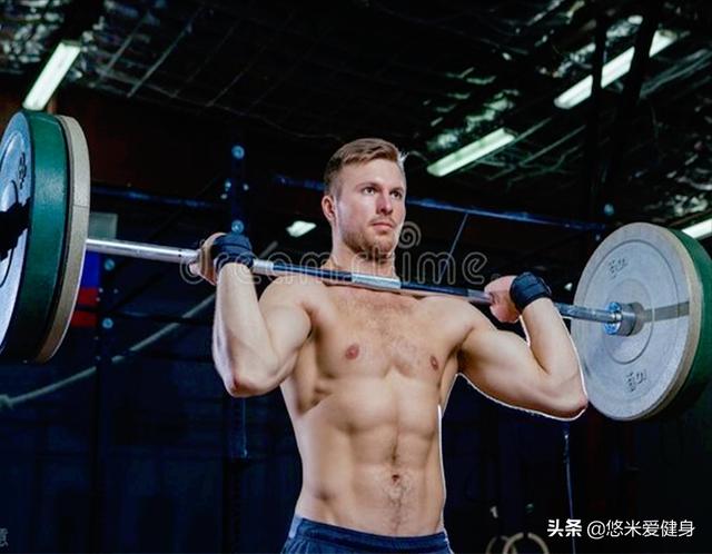 槓鈴推舉多少公斤才算高手級別？