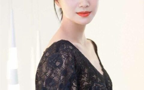 內衣女神倪虹潔，43歲仍然保持曲線身材，3個動作輕松瘦小腿