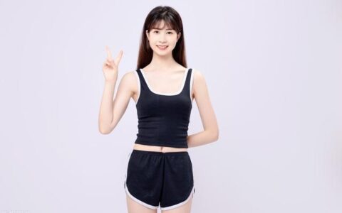 女友身材太好，出門不太放心，隨便穿衣都很性感！