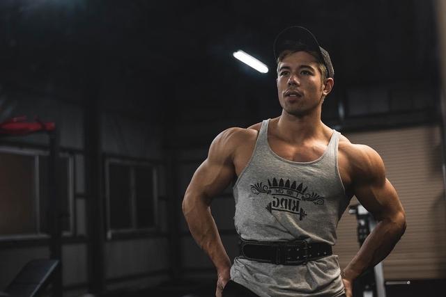 了解這個科學的練肩計劃，擁有讓人羨慕的寬肩不是夢