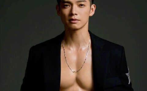 41歲的辰亦儒自律健身10年，擁有6塊腹肌，陽光帥氣顏值不輸肖戰