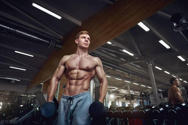 男人的麒麟臂怎麼練？幾個要點，一組動作鍛鍊二頭肌、三頭肌