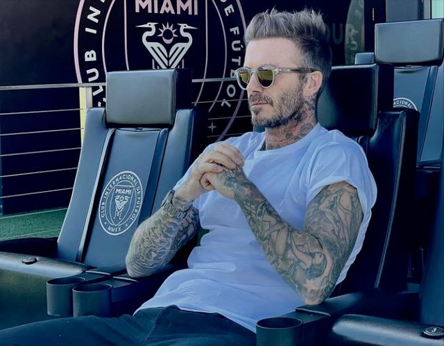 46歲貝克漢姆，仍堅持健身，腹肌明顯，一個越老越有魅力的男人