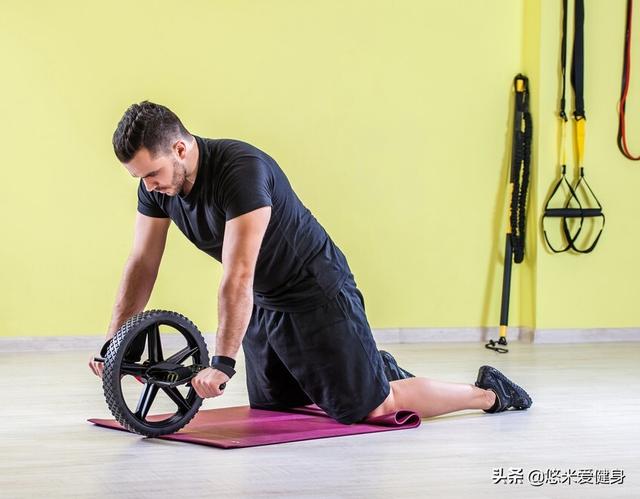 健腹輪的正確使用教程