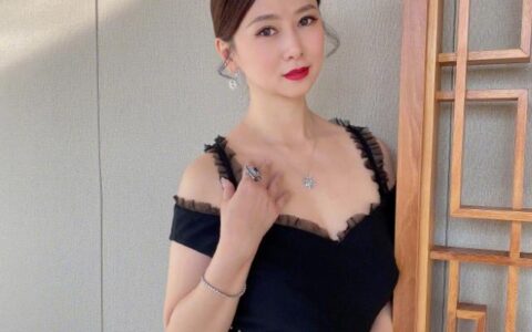 保養得好，中年也是少女！年過半百的翁虹，52歲的身材就像22歲