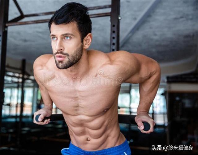 雙槓臂屈伸的5個技巧，每周訓練2次，快速提升上肢肌肉力量