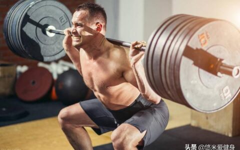 做深蹲時有向後摔倒的感覺，教你4步調整方法，讓深蹲訓練更穩定