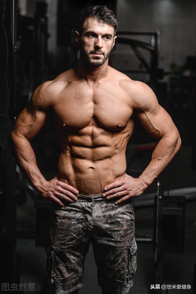 比仰臥起坐更有效的4個動作，不用去健身房，在家就能練出腹肌