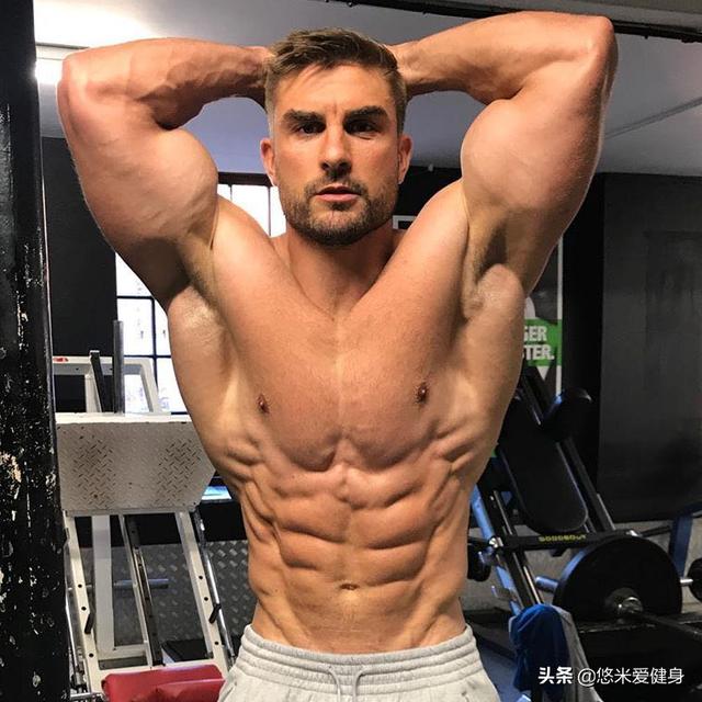 肚子上面有一層肉，想要看到腹肌，要練多久才能成型？