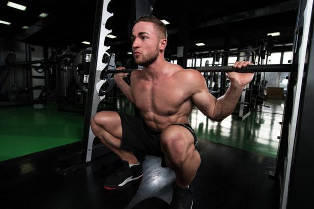 槓鈴深蹲總是過度前傾？解決這4個問題，優化你的深蹲底部姿勢