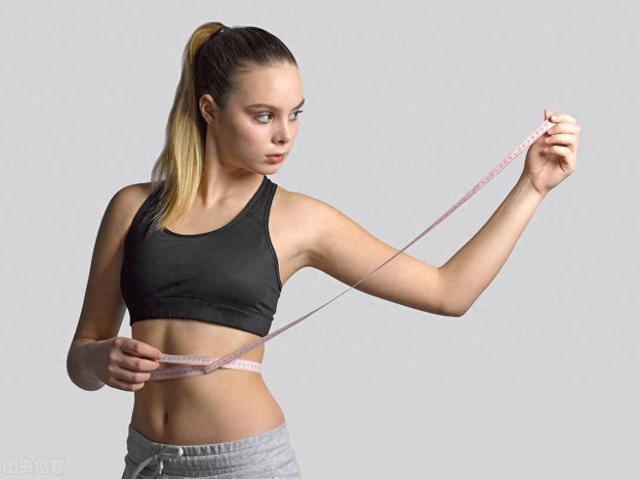 先減脂再練腹！2個建議，6個動作幫你雕刻馬甲線身材