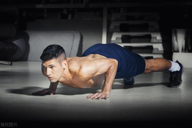 每天一組伏地挺身訓練，你會收獲什麼益處？附：5個變式伏地挺身